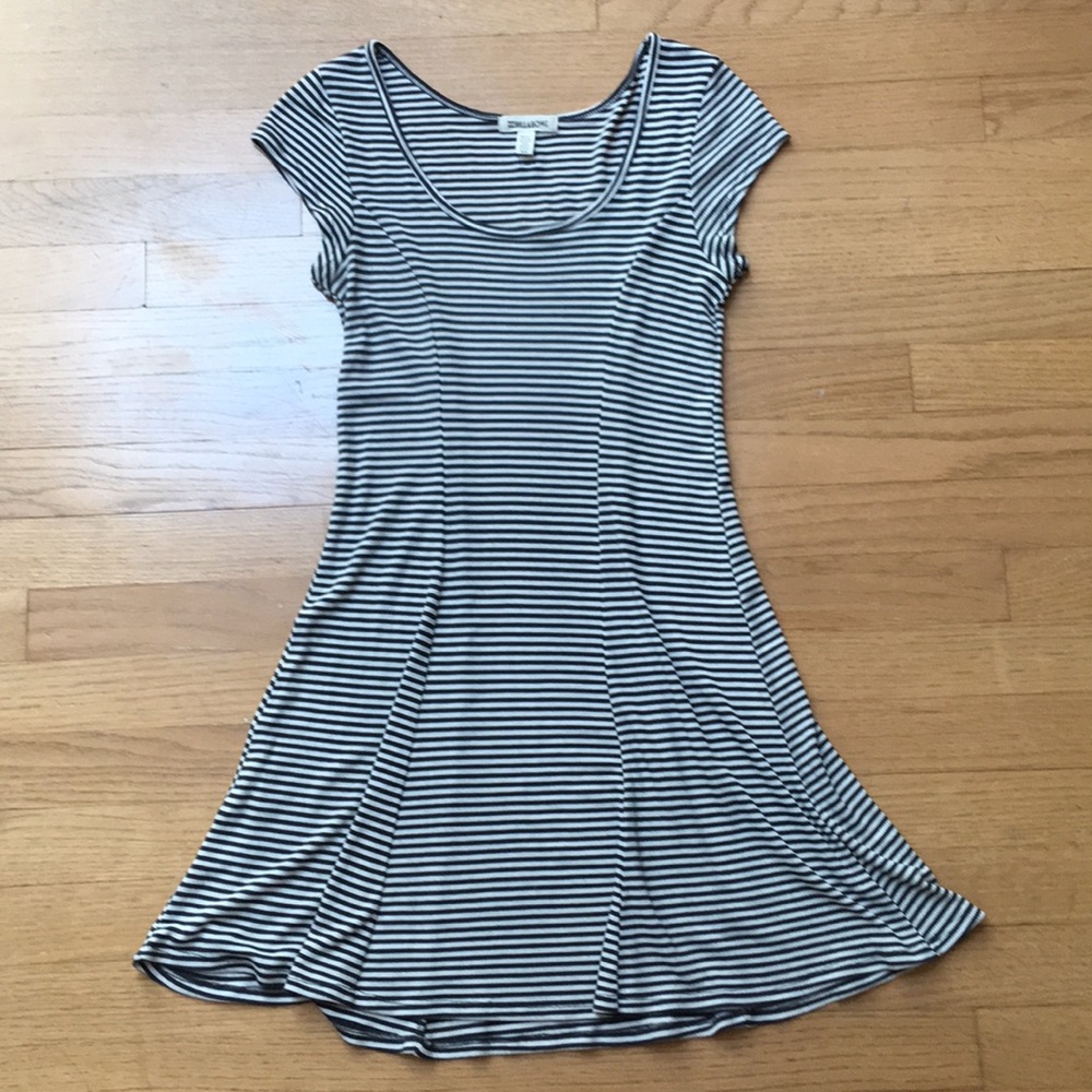 Billabong medium striped short sleeve dress